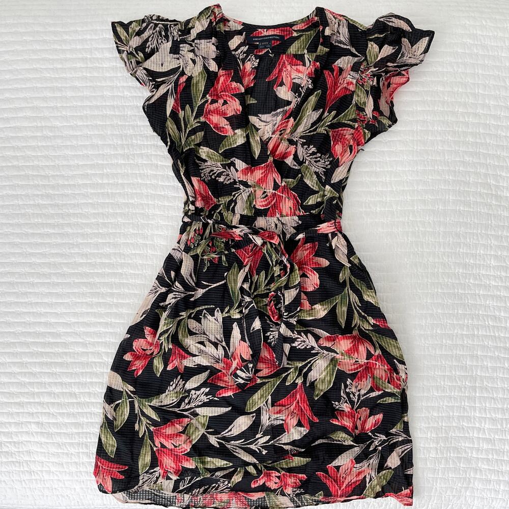 New French Connection A-Line Wrap Mini Dress in Black and Red Floral Size 6